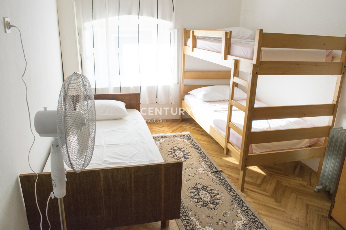 POREČ, APPARTAMENTO CON 3 CAMERE DA LETTO NEL CENTRO CITTÀ