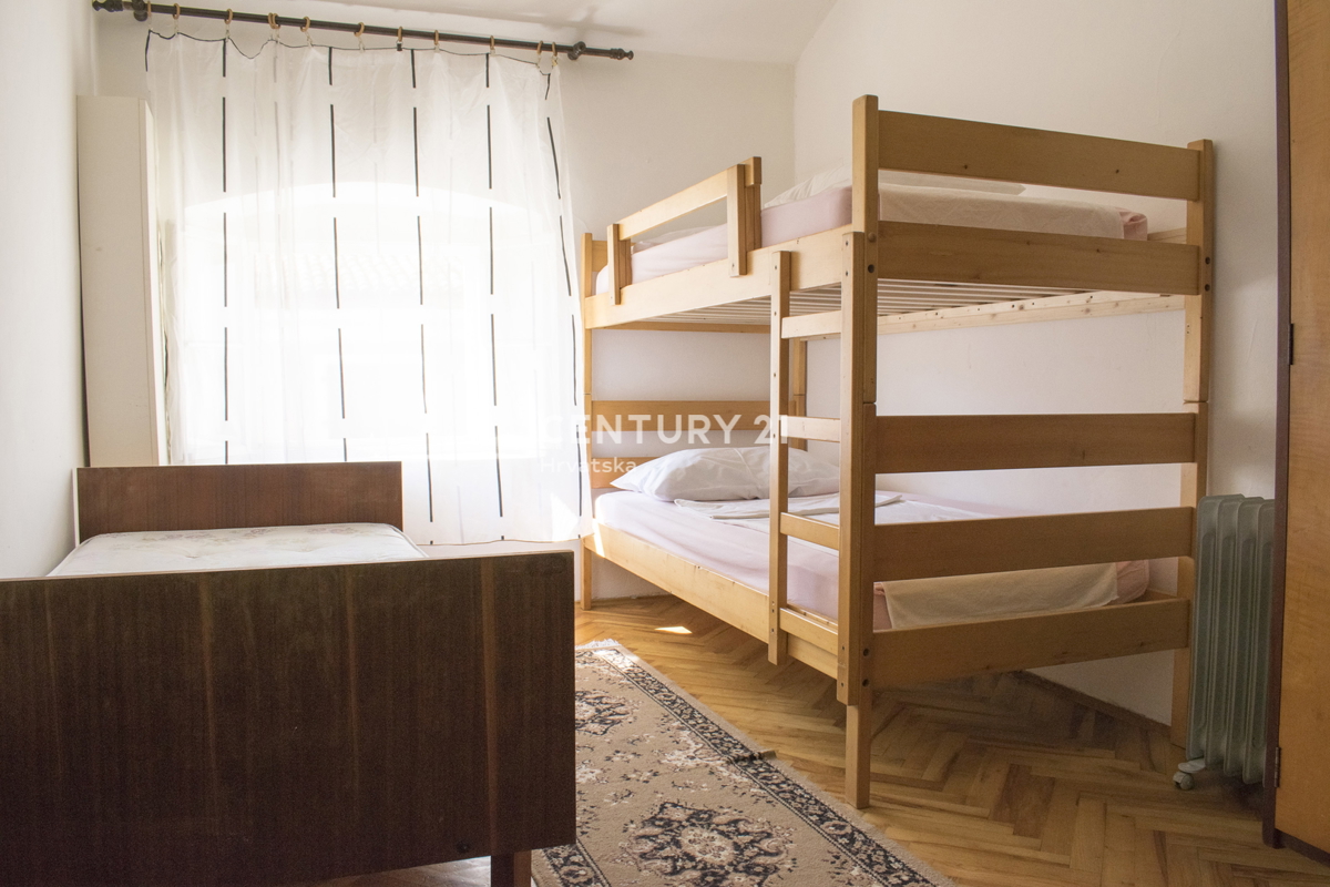 POREČ, APPARTAMENTO CON 3 CAMERE DA LETTO NEL CENTRO CITTÀ