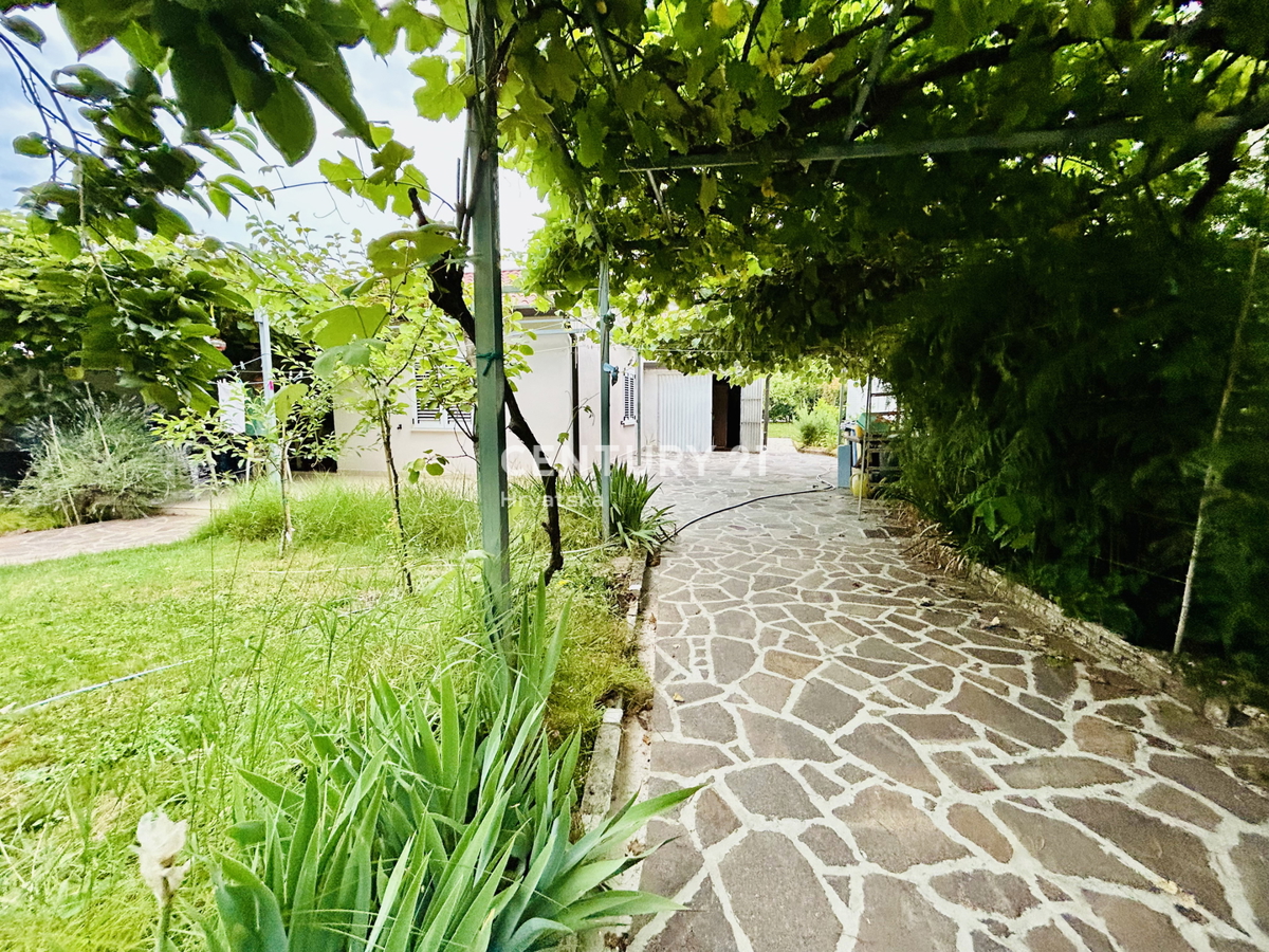 UMAG, DINTORNI, VILLA AL PIANO TERRA, A SOLI 100 METRI DALLA SPIAGGIA IN UNA POSIZIONE STRATEGICA