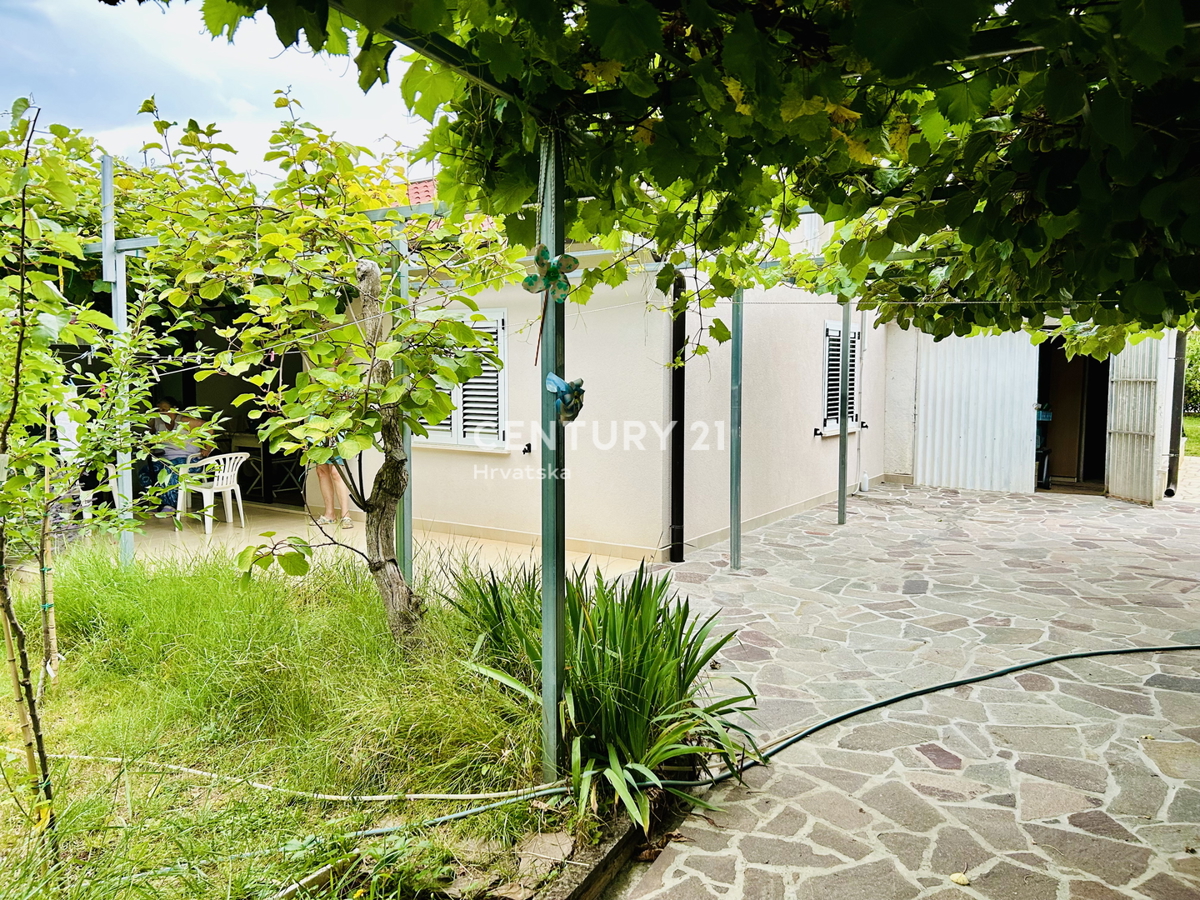 UMAG, DINTORNI, VILLA AL PIANO TERRA, A SOLI 100 METRI DALLA SPIAGGIA IN UNA POSIZIONE STRATEGICA