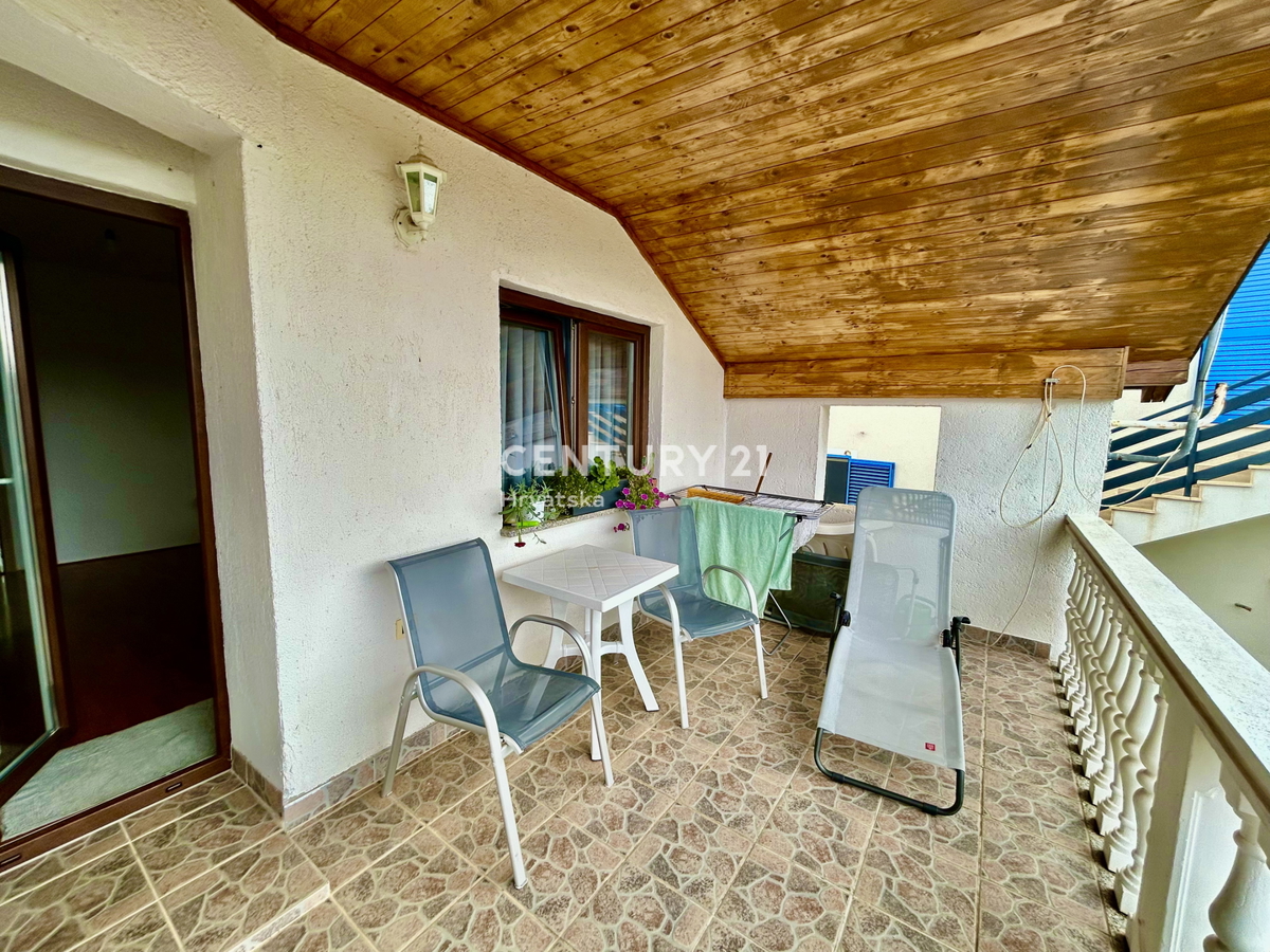 UMAGO, DINTORNI, CASA ABITABILE CON DUE APPARTAMENTI A SOLI 2 KM DALLA CITTÀ