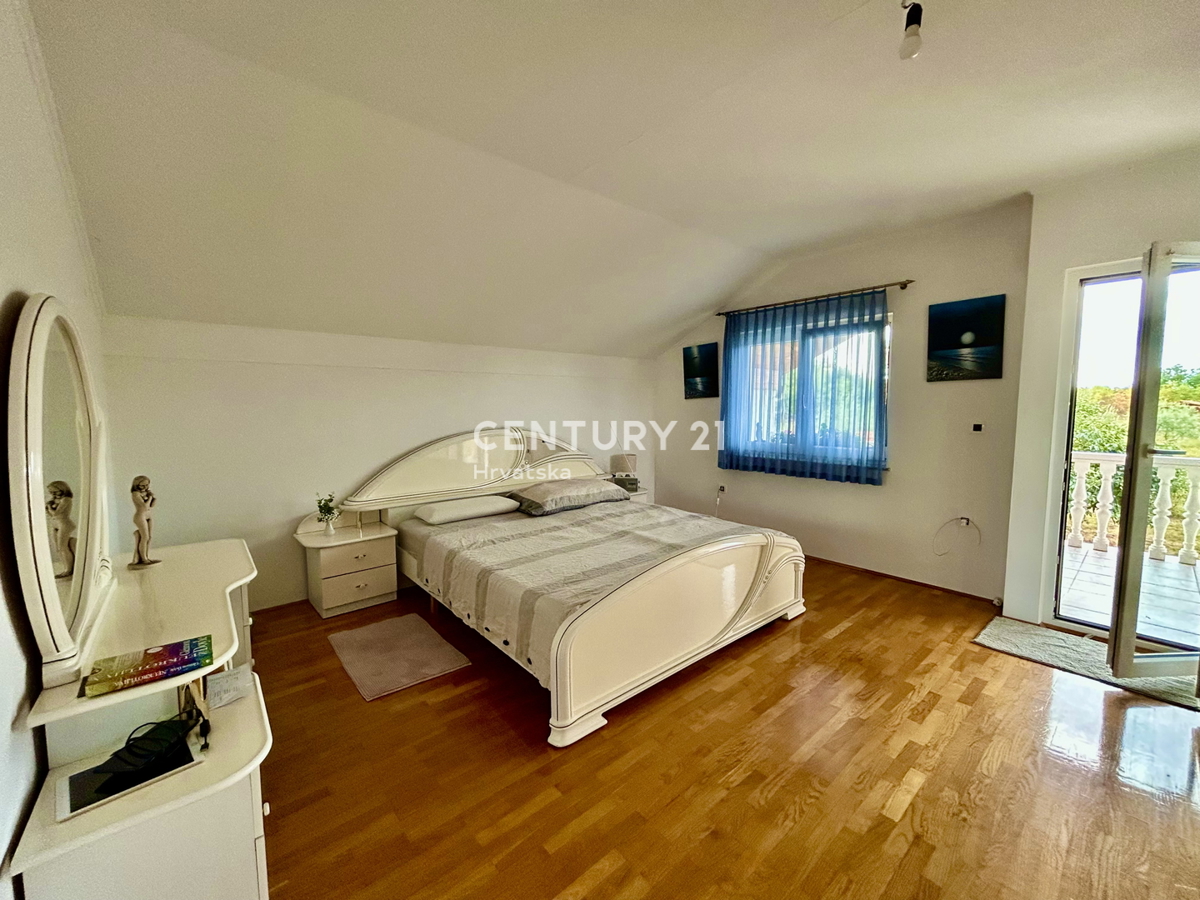 UMAGO, DINTORNI, CASA ABITABILE CON DUE APPARTAMENTI A SOLI 2 KM DALLA CITTÀ