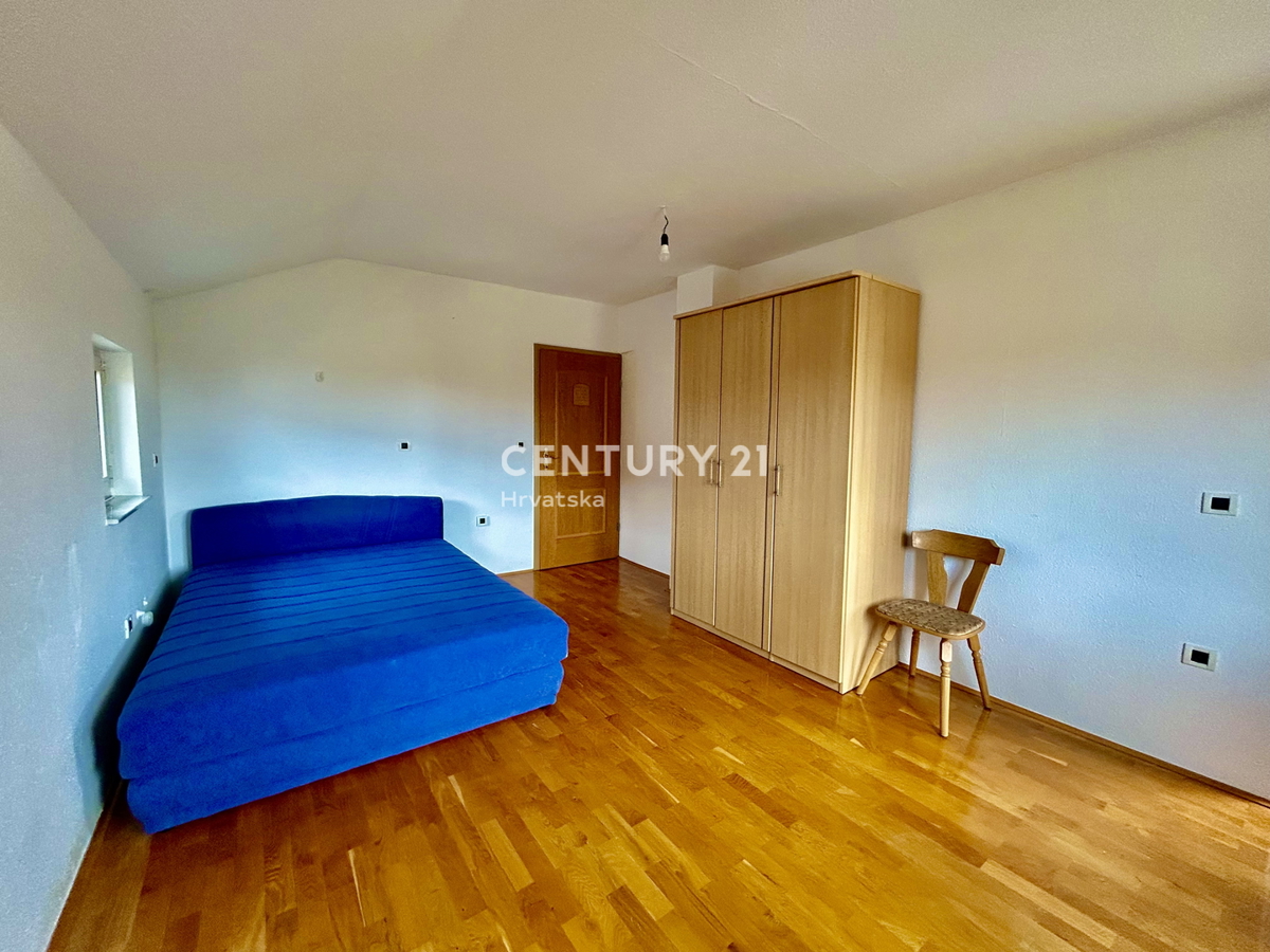 UMAGO, DINTORNI, CASA ABITABILE CON DUE APPARTAMENTI A SOLI 2 KM DALLA CITTÀ