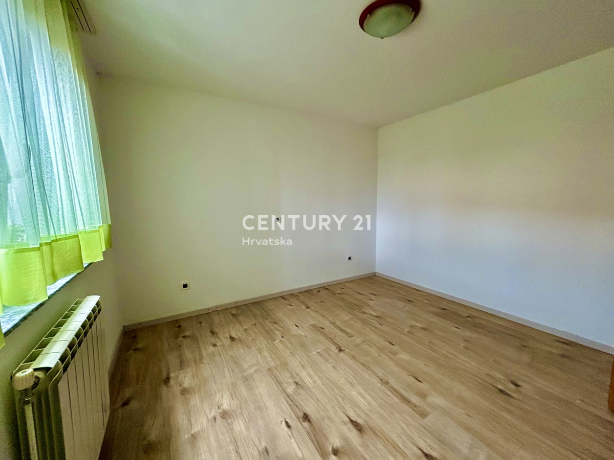 UMAGO, DINTORNI, CASA ABITABILE CON DUE APPARTAMENTI A SOLI 2 KM DALLA CITTÀ