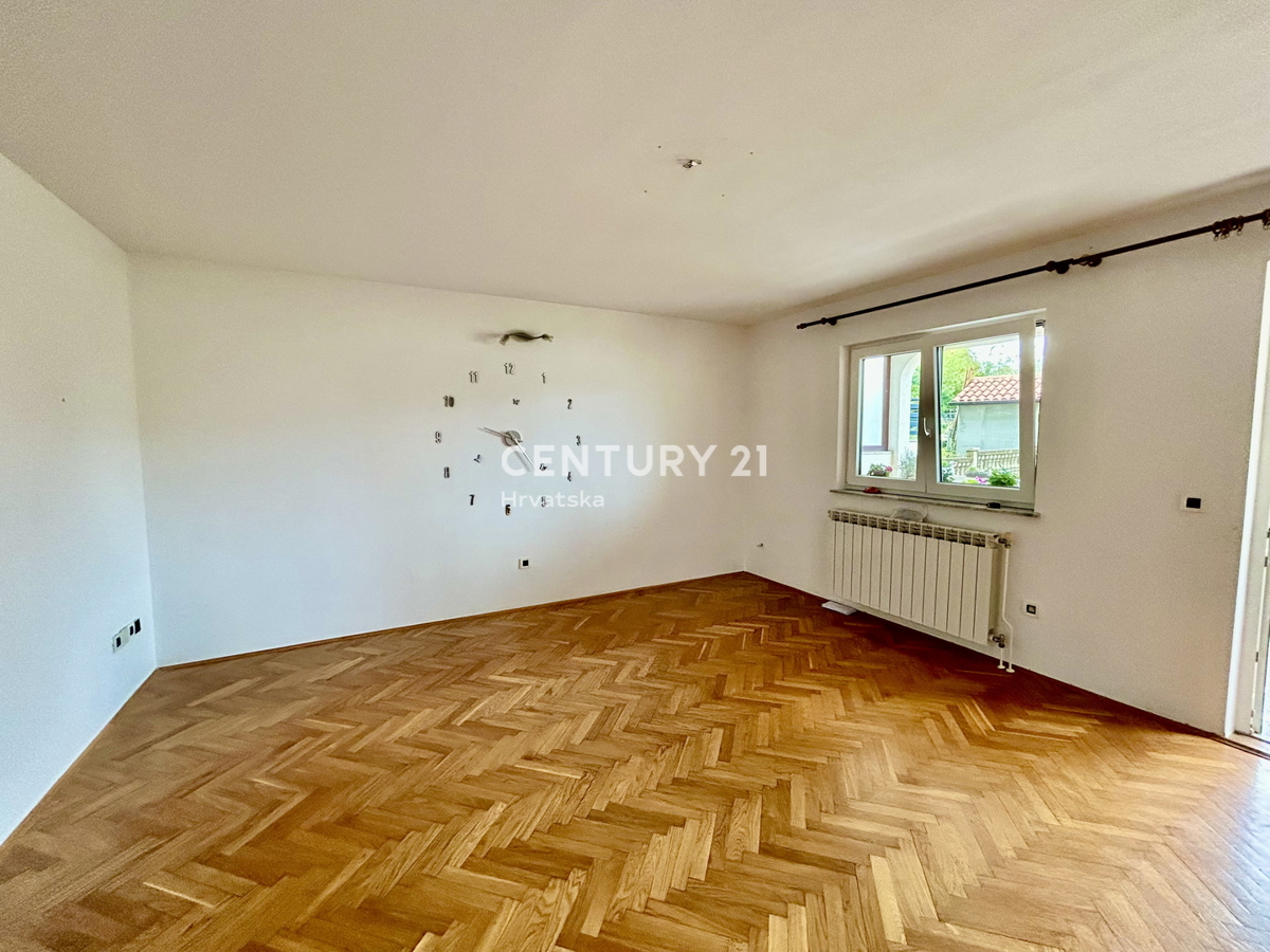 UMAGO, DINTORNI, CASA ABITABILE CON DUE APPARTAMENTI A SOLI 2 KM DALLA CITTÀ