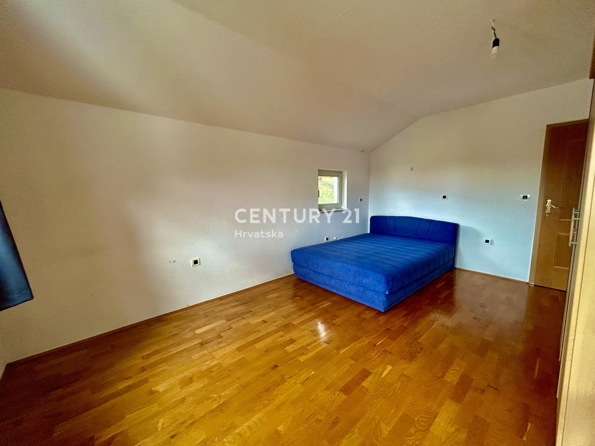 UMAGO, DINTORNI, CASA ABITABILE CON DUE APPARTAMENTI A SOLI 2 KM DALLA CITTÀ