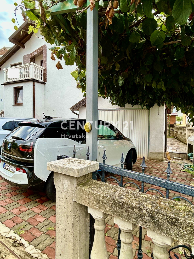 UMAGO, DINTORNI, CASA ABITABILE CON DUE APPARTAMENTI A SOLI 2 KM DALLA CITTÀ