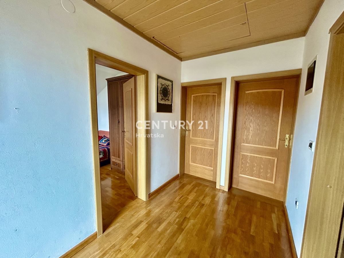 UMAGO, DINTORNI, CASA ABITABILE CON DUE APPARTAMENTI A SOLI 2 KM DALLA CITTÀ