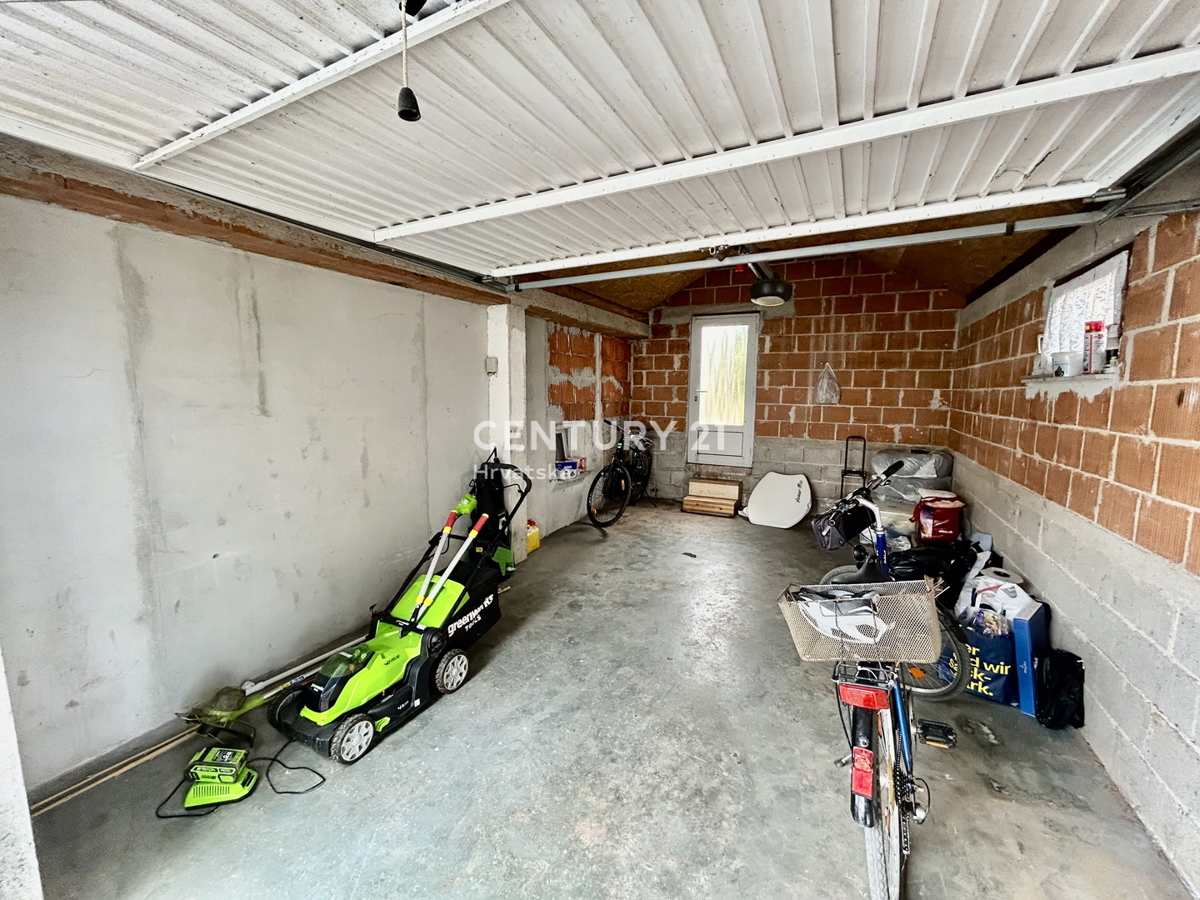 UMAGO, DINTORNI, CASA ABITABILE CON DUE APPARTAMENTI A SOLI 2 KM DALLA CITTÀ