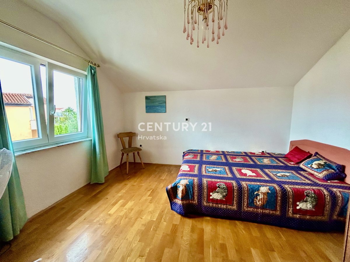 UMAGO, DINTORNI, CASA ABITABILE CON DUE APPARTAMENTI A SOLI 2 KM DALLA CITTÀ