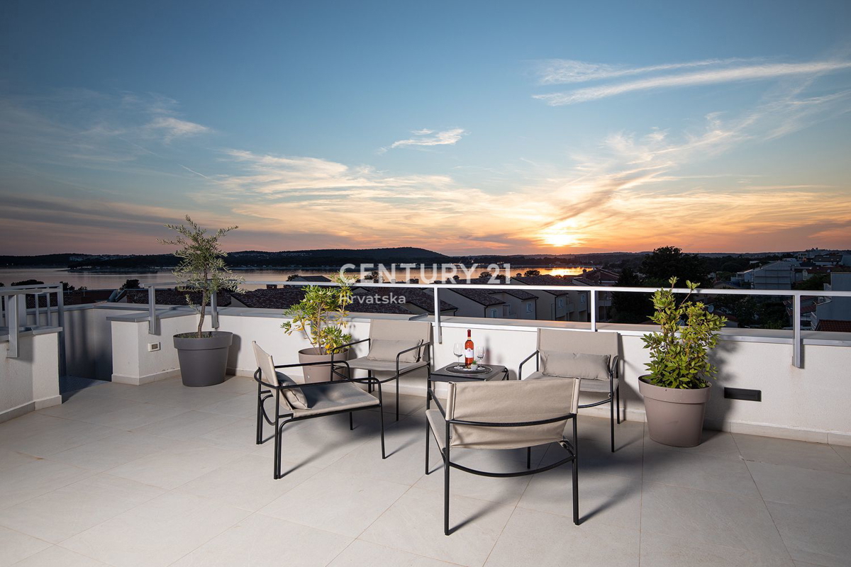 MEDULIN, VILLA CON VISTA MARE A SOLI 150 METRI DALLA SPIAGGIA