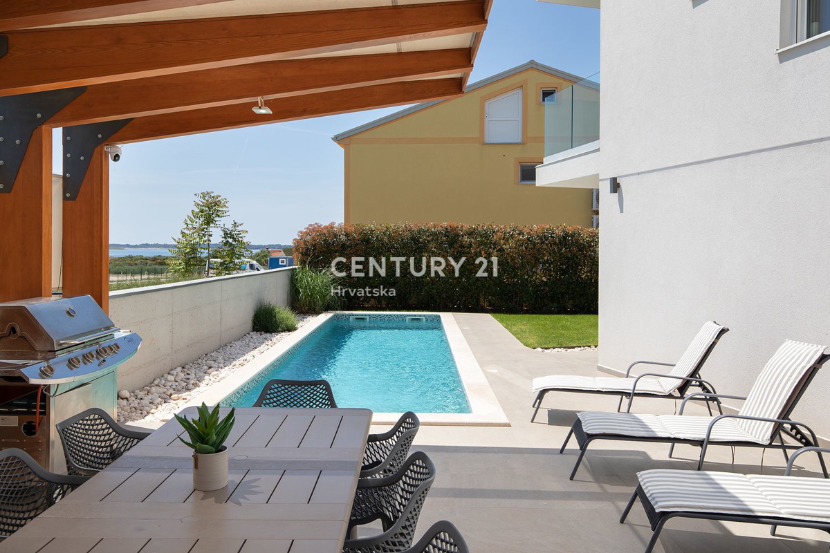 MEDULIN, VILLA CON VISTA MARE A SOLI 150 METRI DALLA SPIAGGIA