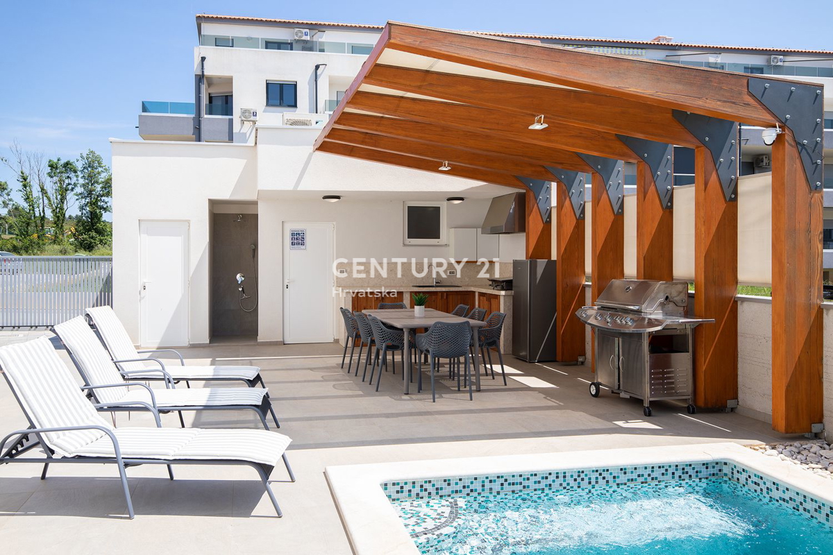 MEDULIN, VILLA CON VISTA MARE A SOLI 150 METRI DALLA SPIAGGIA