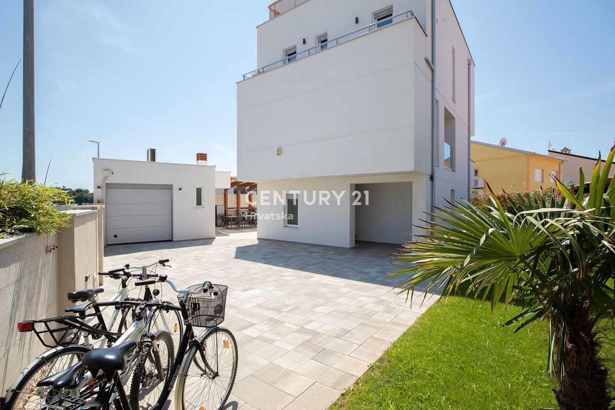 MEDULIN, VILLA CON VISTA MARE A SOLI 150 METRI DALLA SPIAGGIA