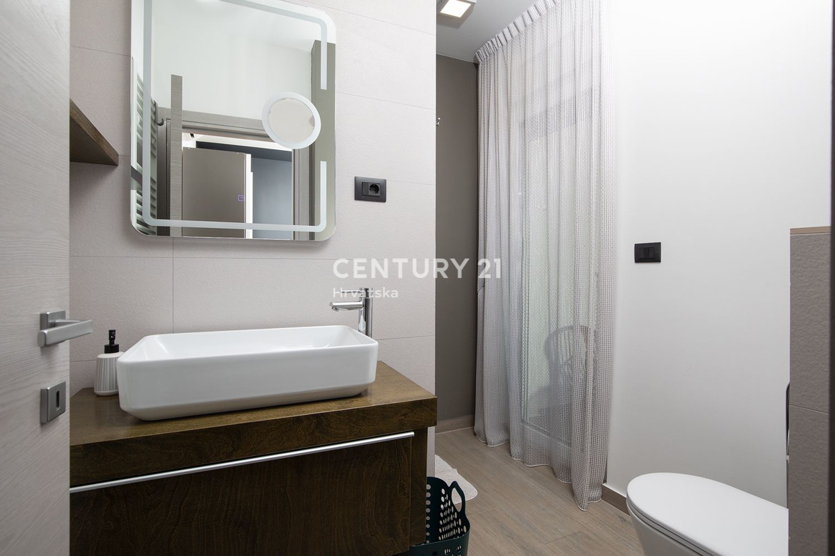 MEDULIN, VILLA CON VISTA MARE A SOLI 150 METRI DALLA SPIAGGIA