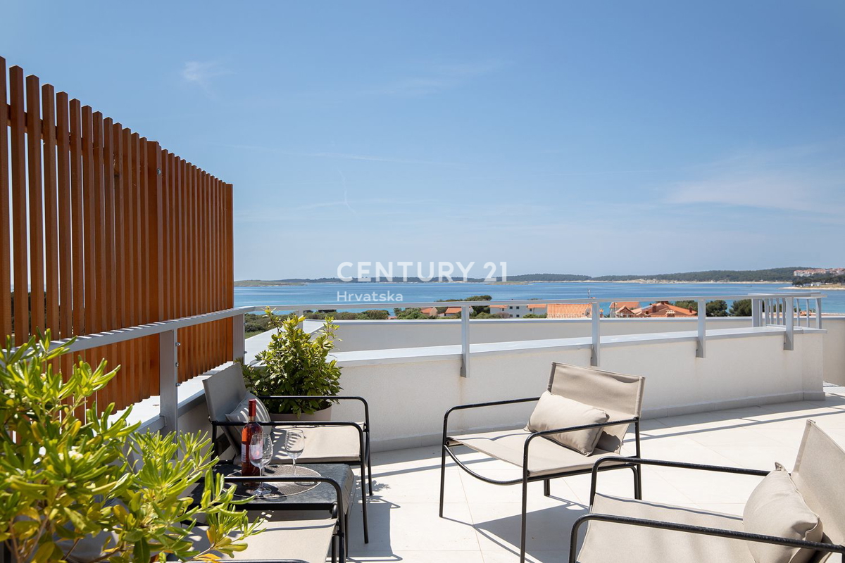 MEDULIN, VILLA CON VISTA MARE A SOLI 150 METRI DALLA SPIAGGIA