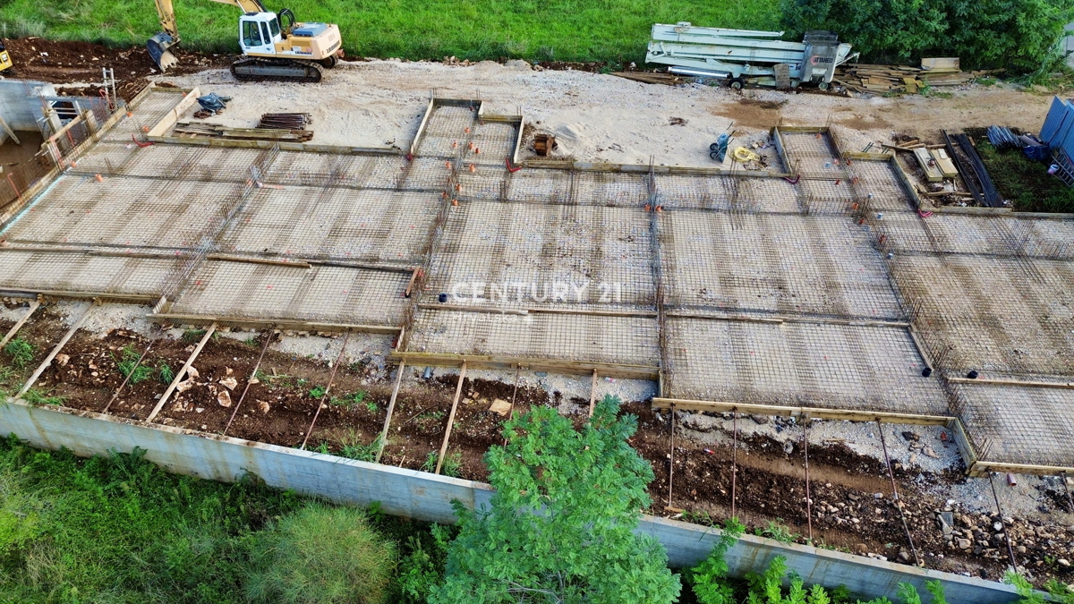 Umag, duplex casa a soli 150 metri dalla spiaggia con vista panoramica e aperta sul mare