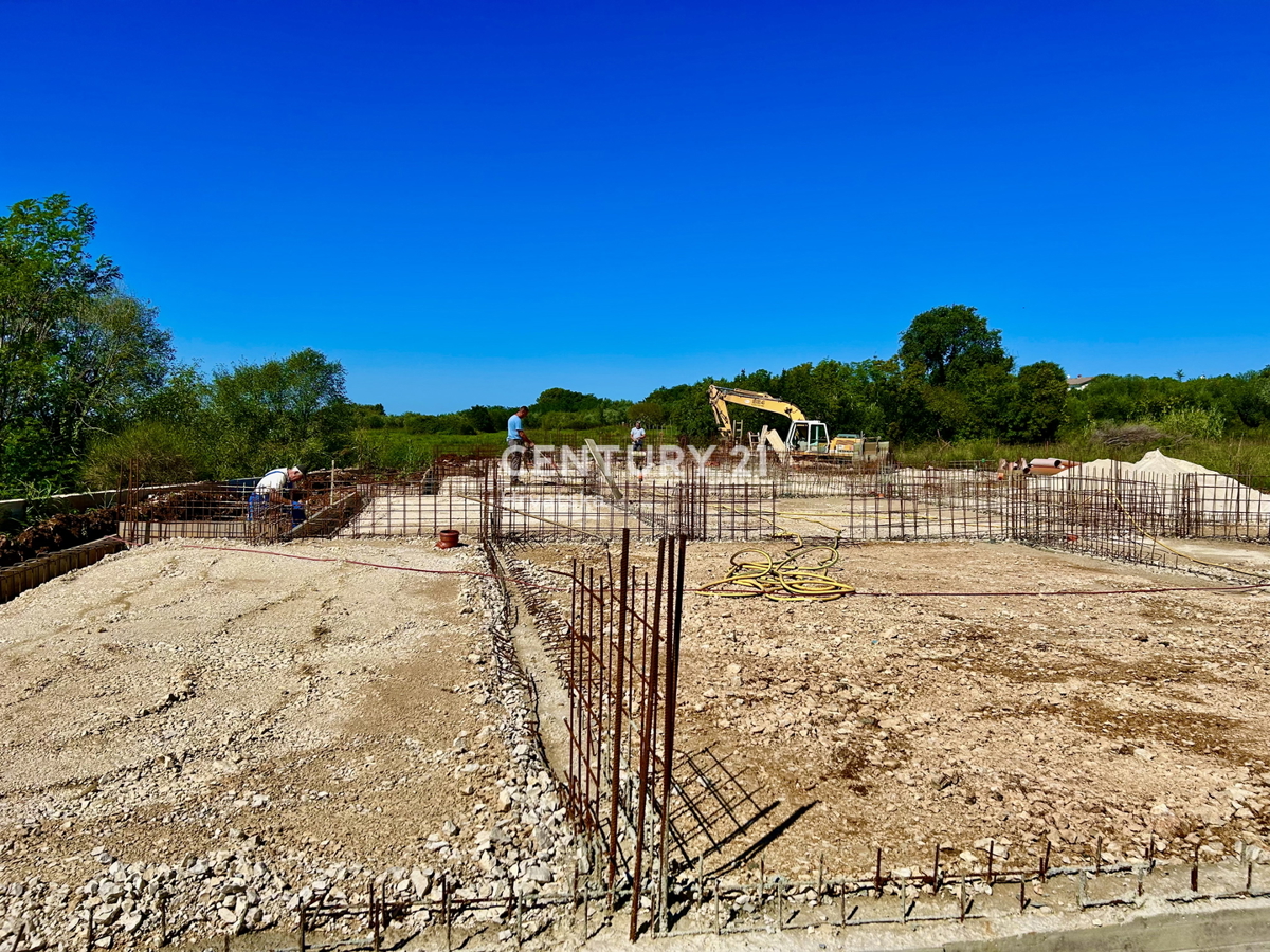 Umag, duplex casa a soli 150 metri dalla spiaggia con vista panoramica e aperta sul mare