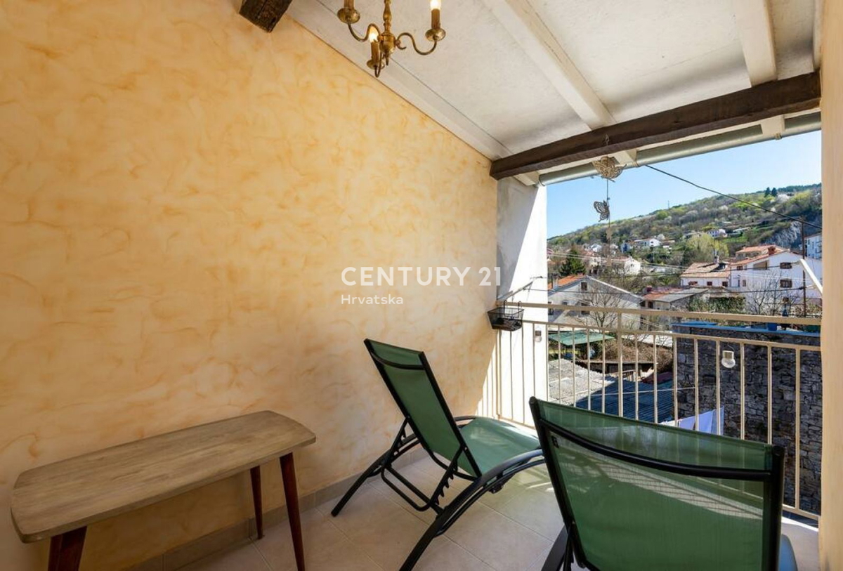 PAZIN, BELLISSIMA CASA CON UN BEL GIARDINO NEL CENTRO DELLA CITTÀ