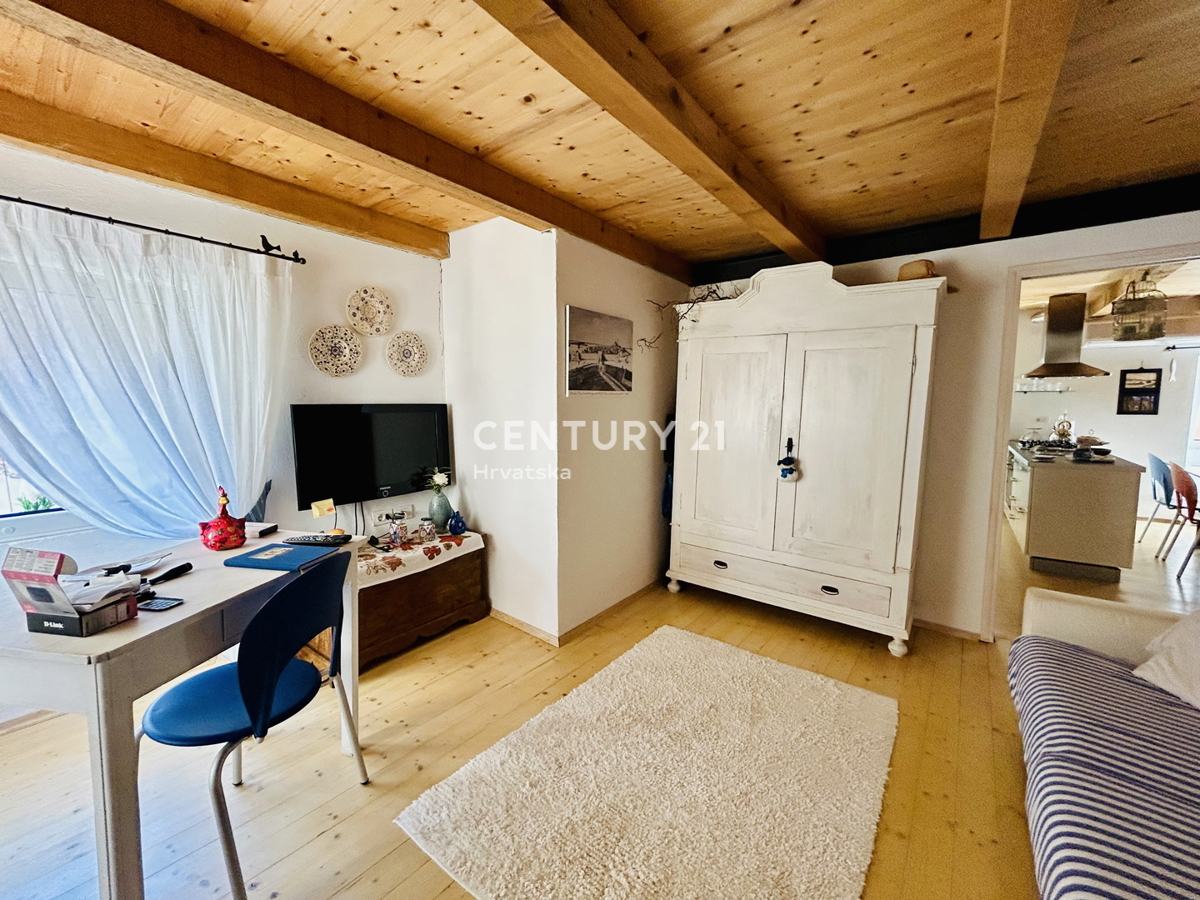 ROVIGNO, CENTRO, APPARTAMENTO RISTRUTTURATO IN OTTIMA POSIZIONE NEL CUORE DI ROVIGNO