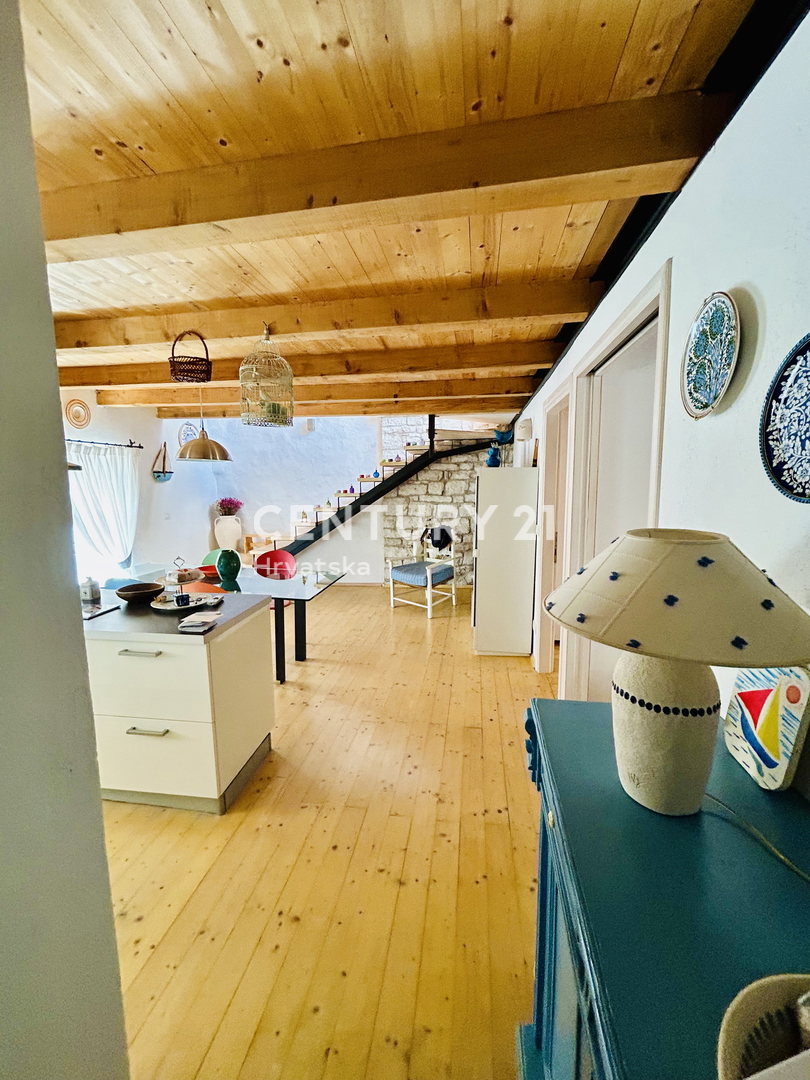 ROVIGNO, CENTRO, APPARTAMENTO RISTRUTTURATO IN OTTIMA POSIZIONE NEL CUORE DI ROVIGNO