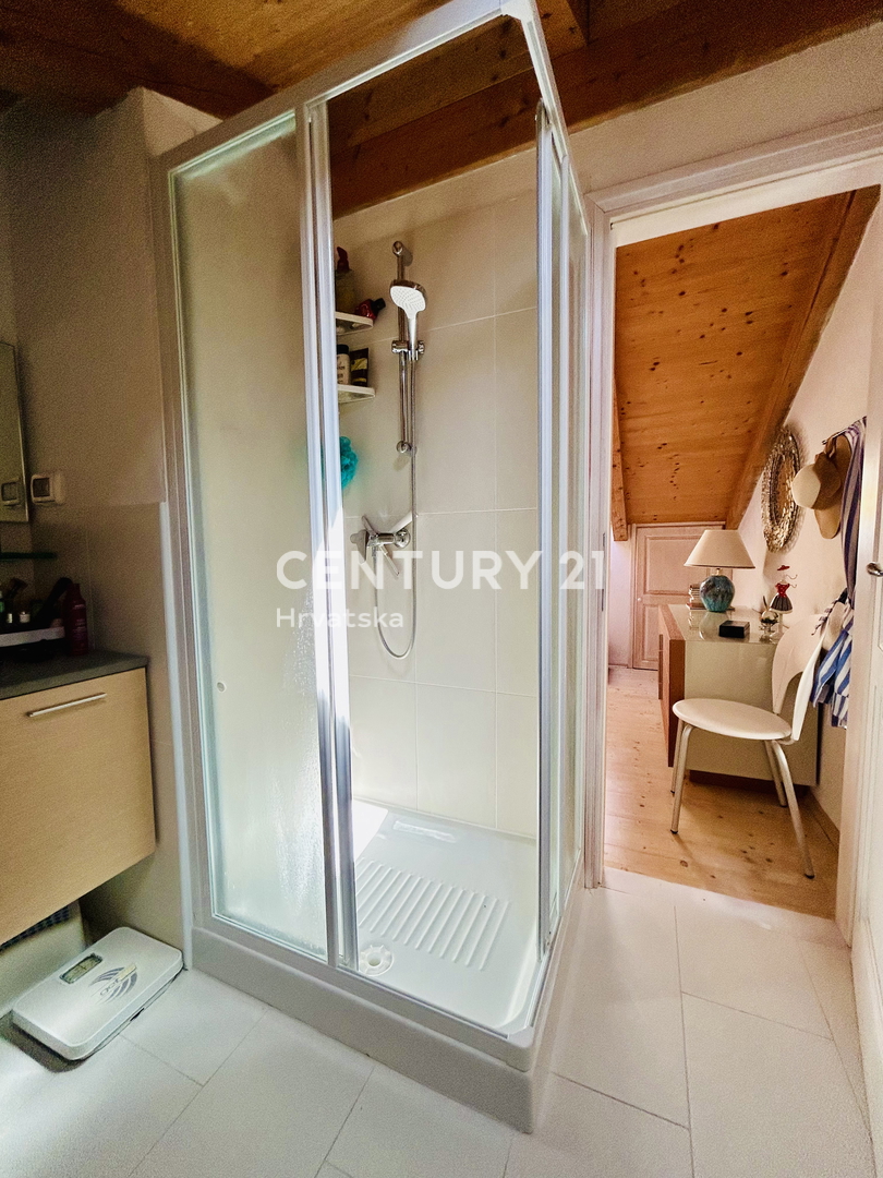 ROVIGNO, CENTRO, APPARTAMENTO RISTRUTTURATO IN OTTIMA POSIZIONE NEL CUORE DI ROVIGNO