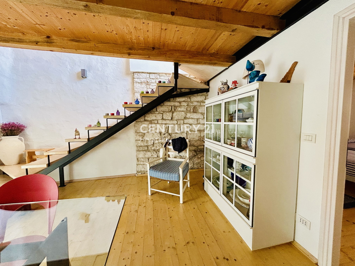 ROVIGNO, CENTRO, APPARTAMENTO RISTRUTTURATO IN OTTIMA POSIZIONE NEL CUORE DI ROVIGNO