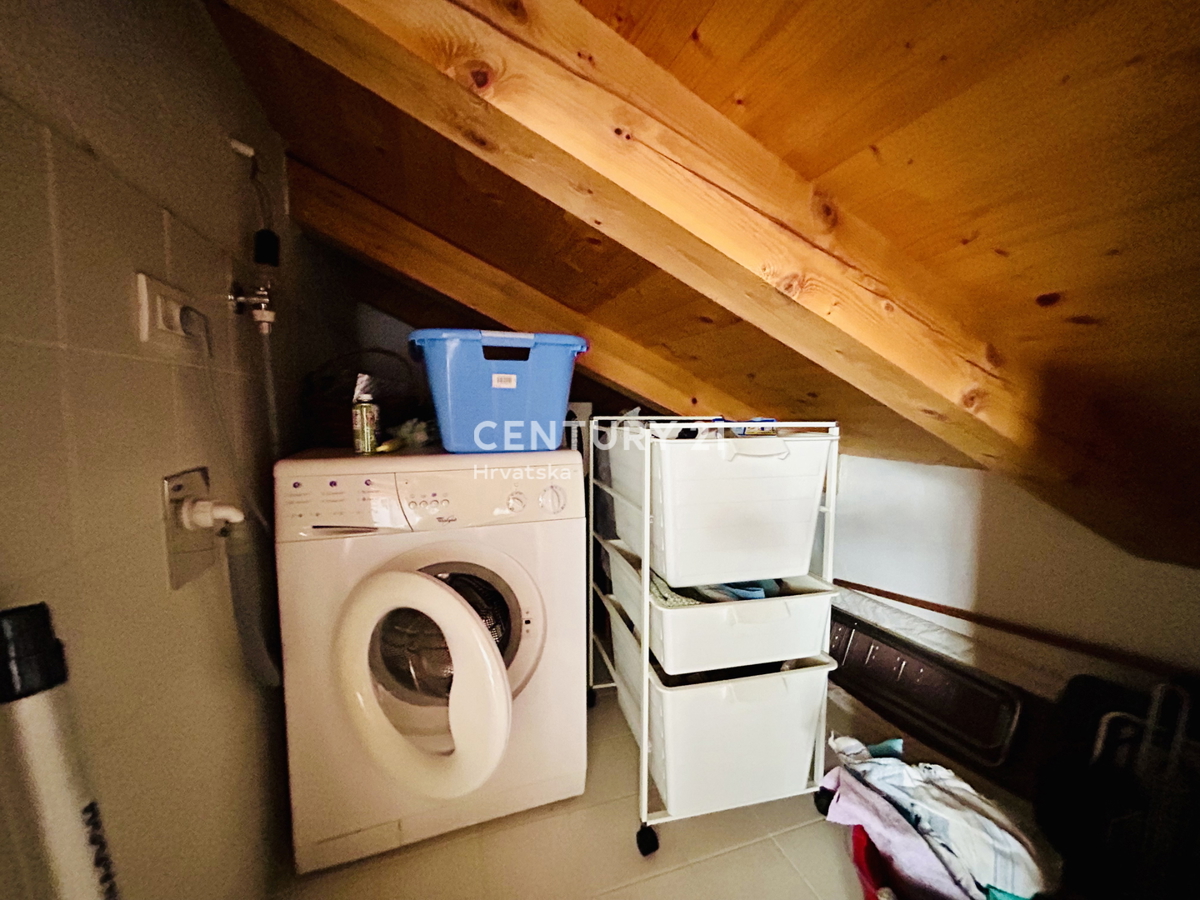 ROVIGNO, CENTRO, APPARTAMENTO RISTRUTTURATO IN OTTIMA POSIZIONE NEL CUORE DI ROVIGNO