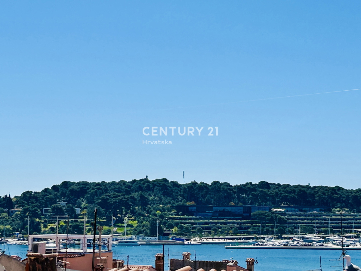 ROVIGNO, CENTRO, APPARTAMENTO RISTRUTTURATO IN OTTIMA POSIZIONE NEL CUORE DI ROVIGNO