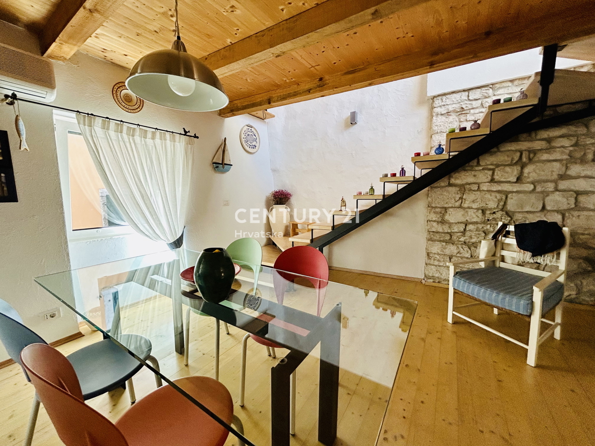 ROVIGNO, CENTRO, APPARTAMENTO RISTRUTTURATO IN OTTIMA POSIZIONE NEL CUORE DI ROVIGNO