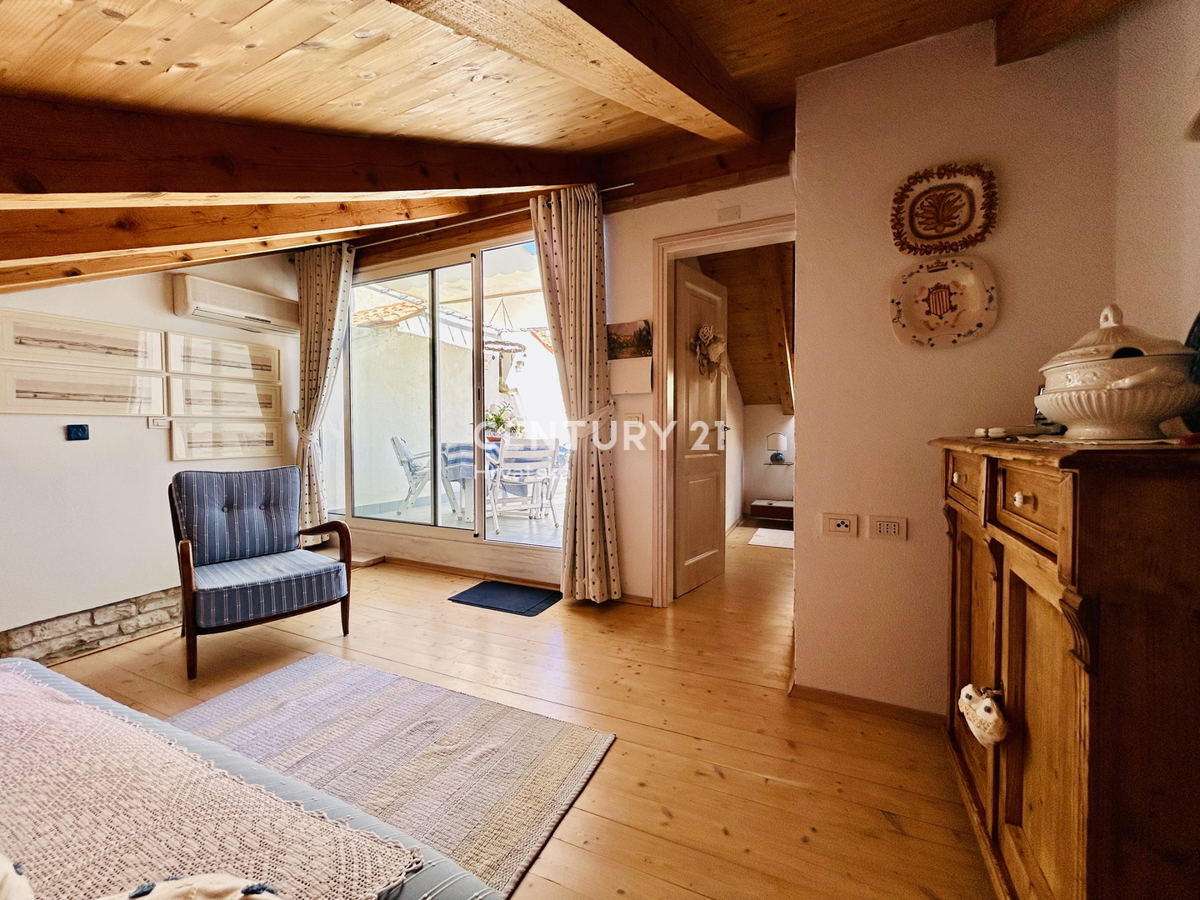 ROVIGNO, CENTRO, APPARTAMENTO RISTRUTTURATO IN OTTIMA POSIZIONE NEL CUORE DI ROVIGNO