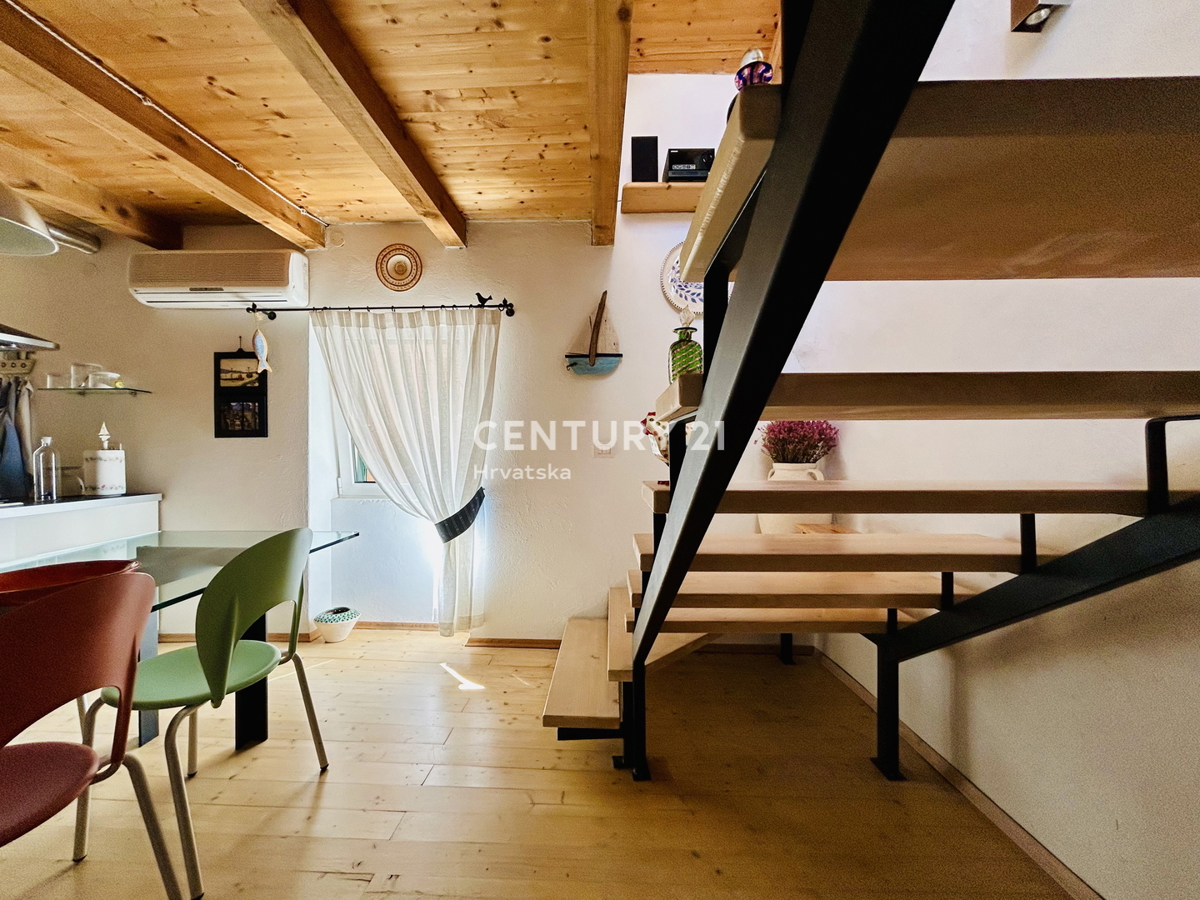 ROVIGNO, CENTRO, APPARTAMENTO RISTRUTTURATO IN OTTIMA POSIZIONE NEL CUORE DI ROVIGNO