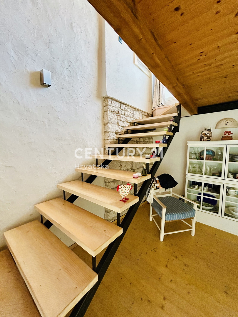 ROVIGNO, CENTRO, APPARTAMENTO RISTRUTTURATO IN OTTIMA POSIZIONE NEL CUORE DI ROVIGNO