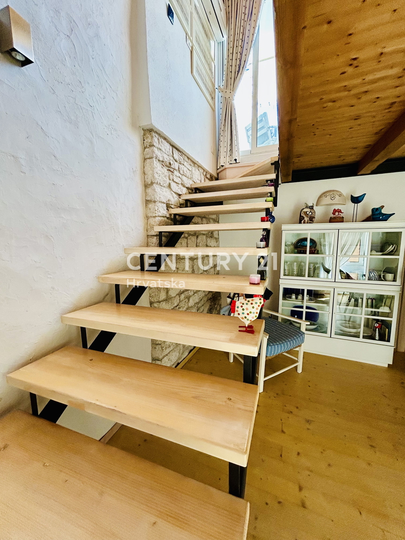 ROVIGNO, CENTRO, APPARTAMENTO RISTRUTTURATO IN OTTIMA POSIZIONE NEL CUORE DI ROVIGNO