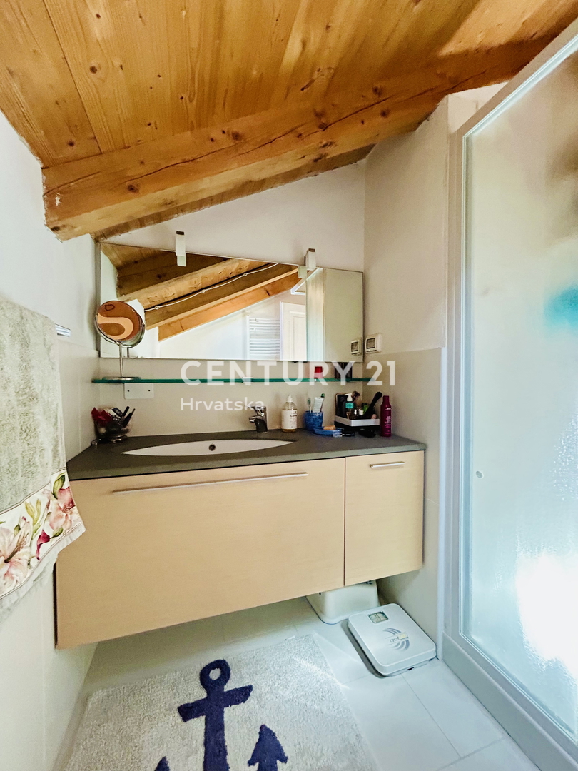 ROVIGNO, CENTRO, APPARTAMENTO RISTRUTTURATO IN OTTIMA POSIZIONE NEL CUORE DI ROVIGNO