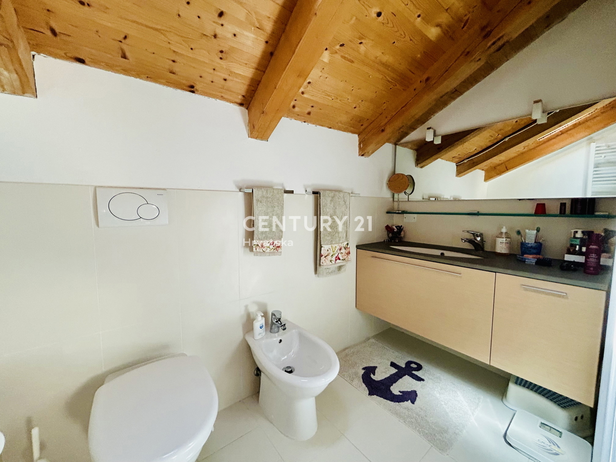 ROVIGNO, CENTRO, APPARTAMENTO RISTRUTTURATO IN OTTIMA POSIZIONE NEL CUORE DI ROVIGNO