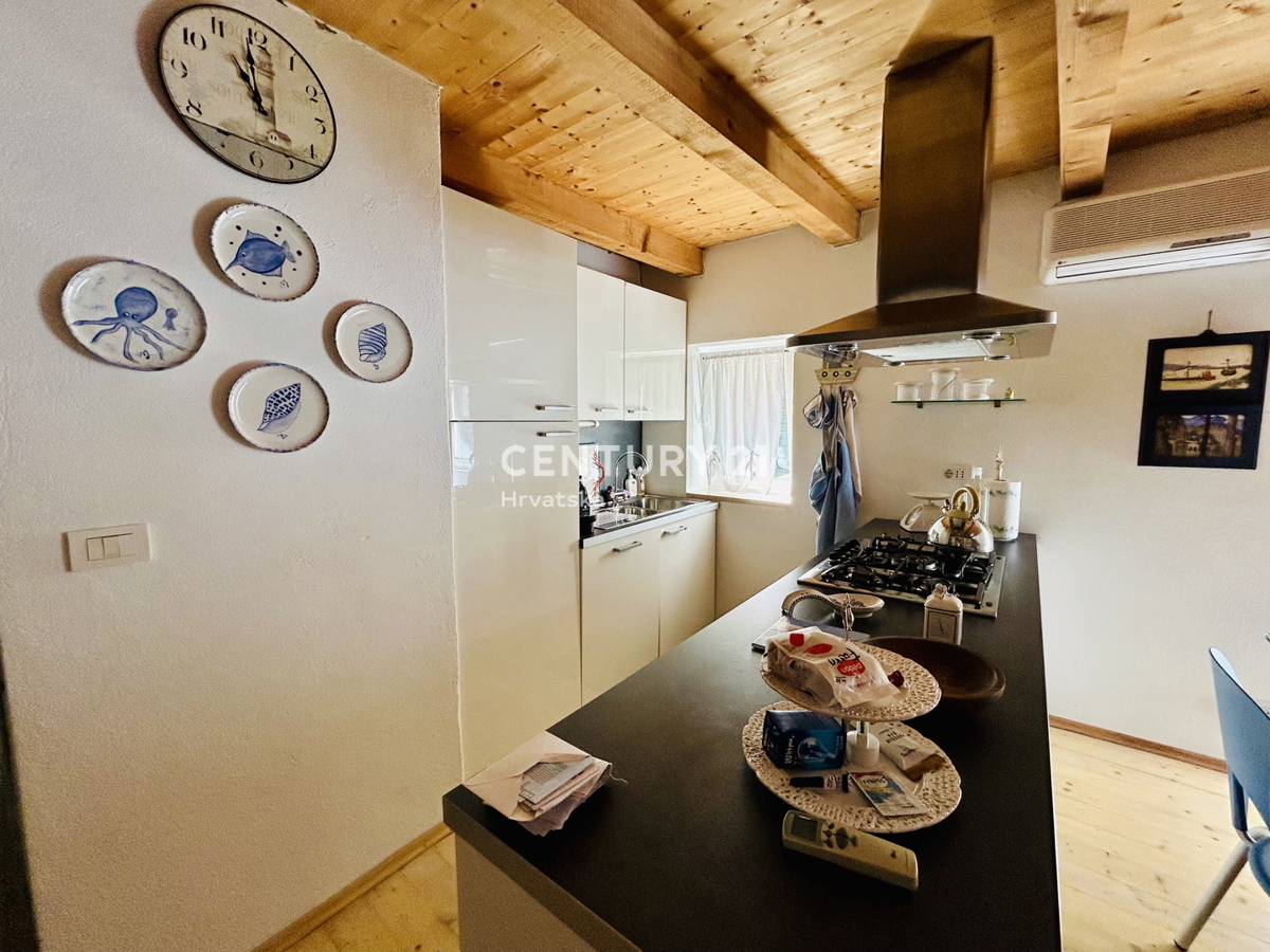 ROVIGNO, CENTRO, APPARTAMENTO RISTRUTTURATO IN OTTIMA POSIZIONE NEL CUORE DI ROVIGNO