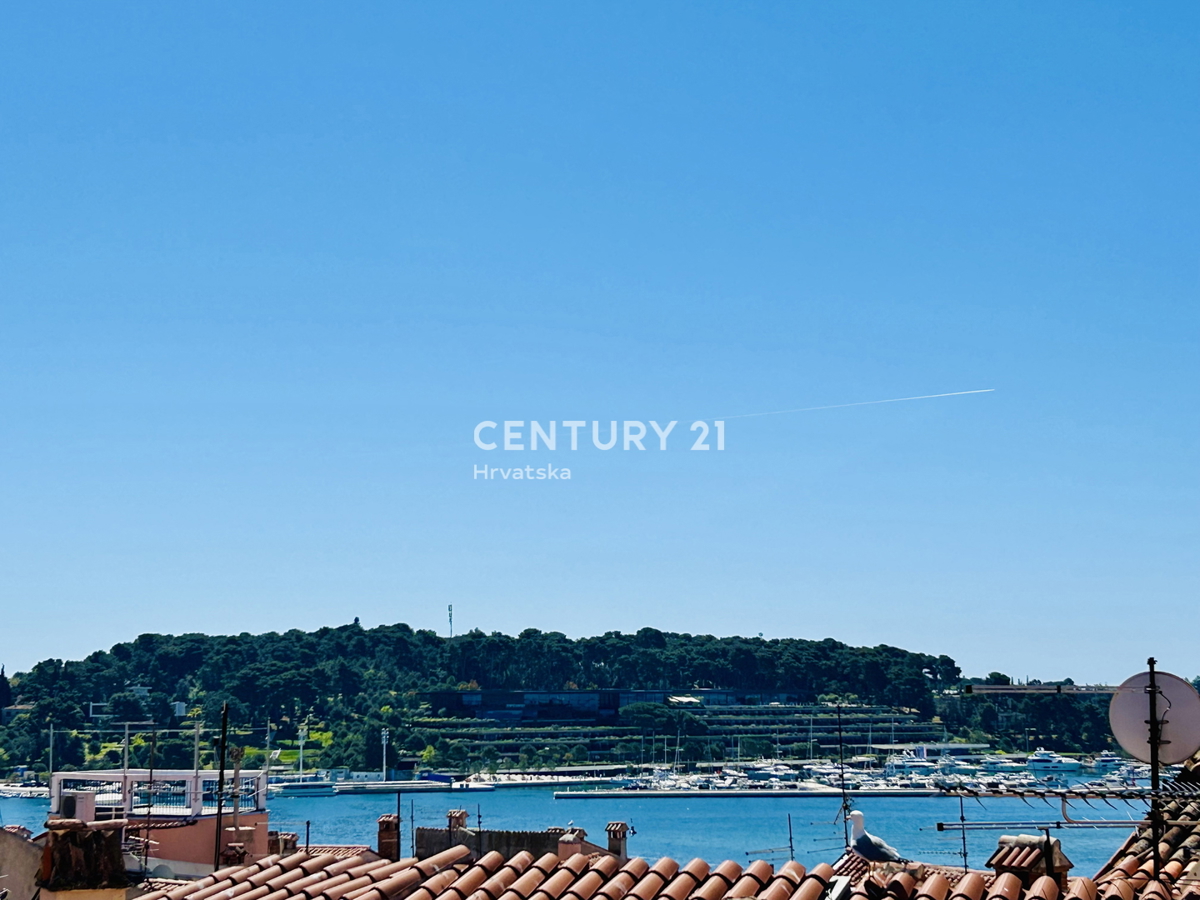 ROVIGNO, CENTRO, APPARTAMENTO RISTRUTTURATO IN OTTIMA POSIZIONE NEL CUORE DI ROVIGNO