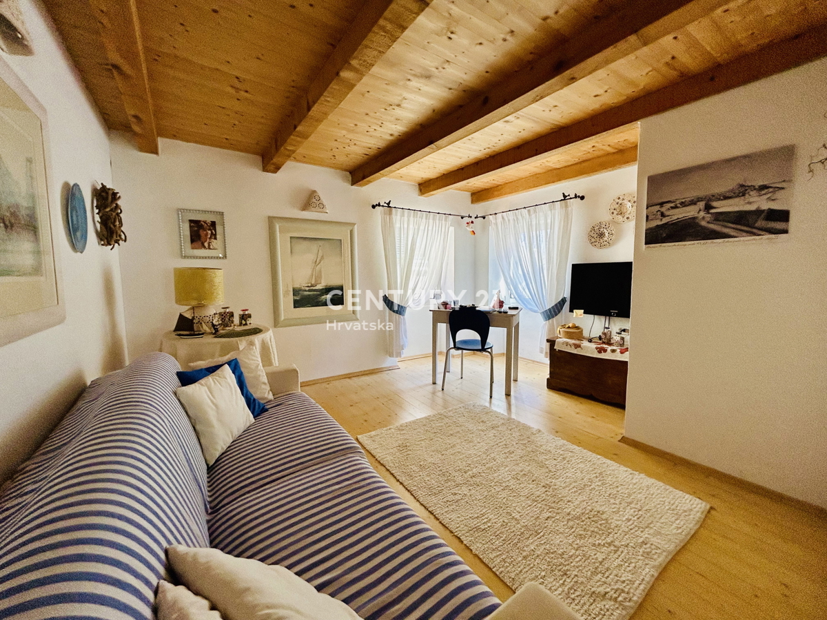 ROVIGNO, CENTRO, APPARTAMENTO RISTRUTTURATO IN OTTIMA POSIZIONE NEL CUORE DI ROVIGNO