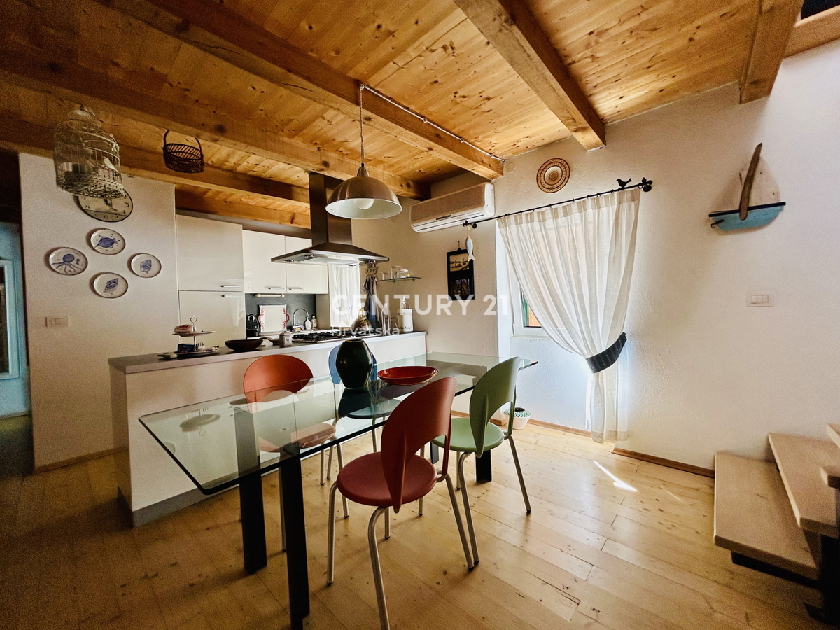 ROVIGNO, CENTRO, APPARTAMENTO RISTRUTTURATO IN OTTIMA POSIZIONE NEL CUORE DI ROVIGNO