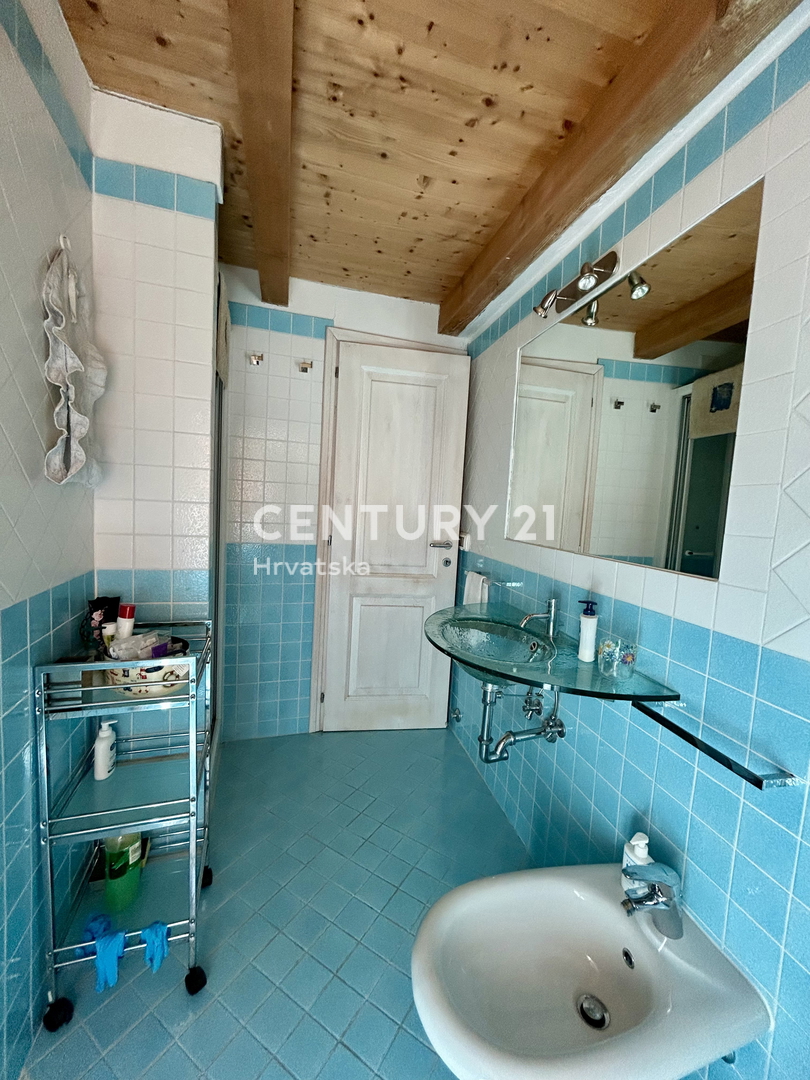 ROVIGNO, CENTRO, APPARTAMENTO RISTRUTTURATO IN OTTIMA POSIZIONE NEL CUORE DI ROVIGNO