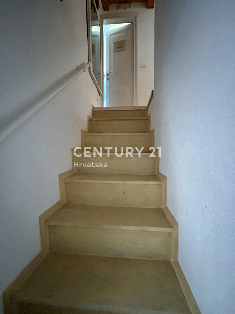 ROVIGNO, CENTRO, APPARTAMENTO RISTRUTTURATO IN OTTIMA POSIZIONE NEL CUORE DI ROVIGNO