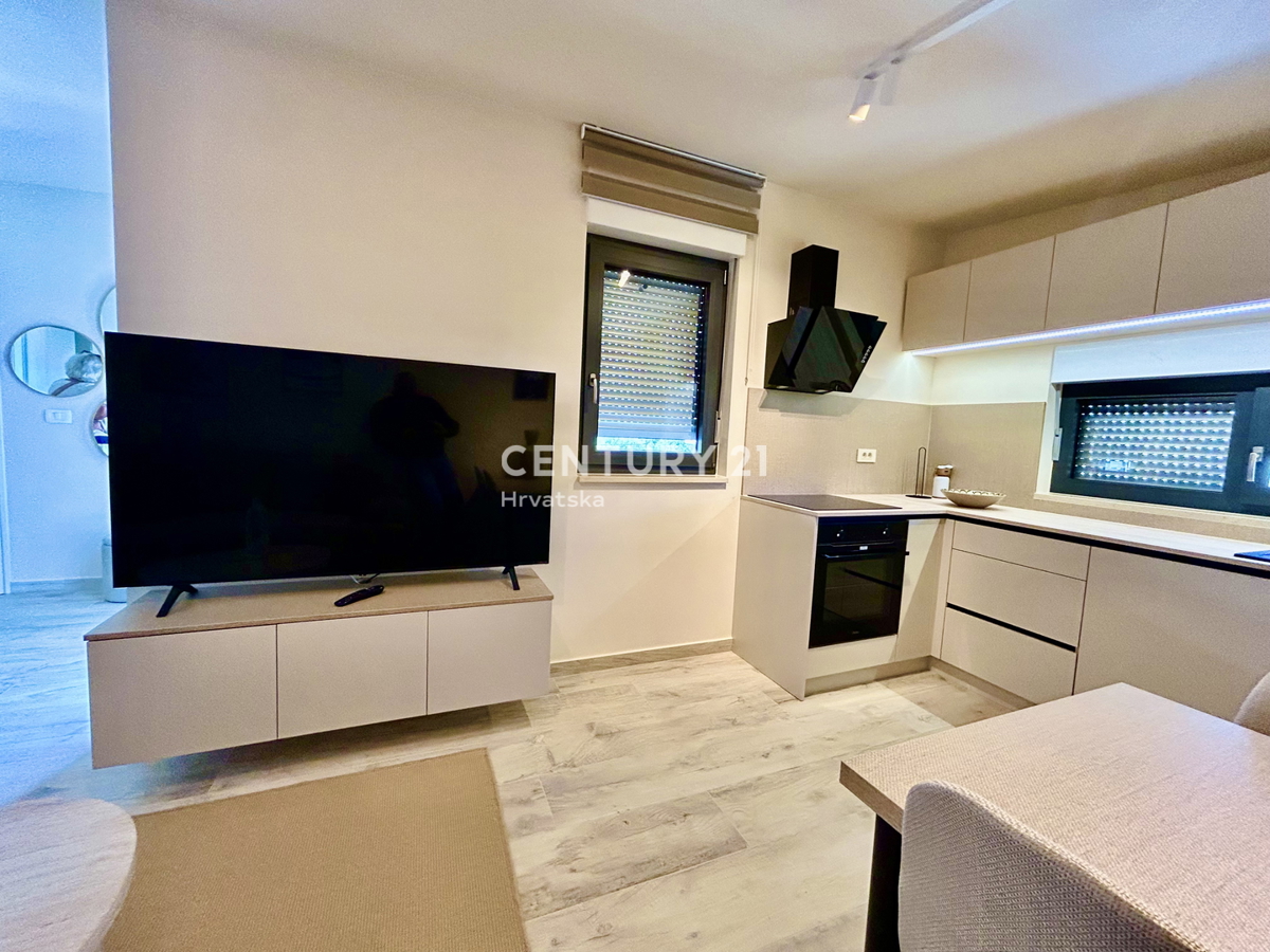 UMAG, DINTORNI, NUOVO APPARTAMENTO A SOLI 300 METRI DALLA SPIAGGIA E DAL MARE