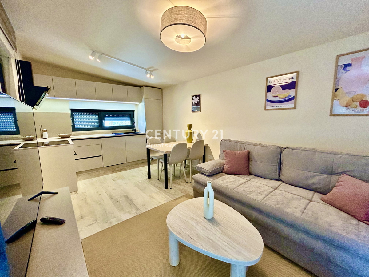 UMAG, DINTORNI, NUOVO APPARTAMENTO A SOLI 300 METRI DALLA SPIAGGIA E DAL MARE