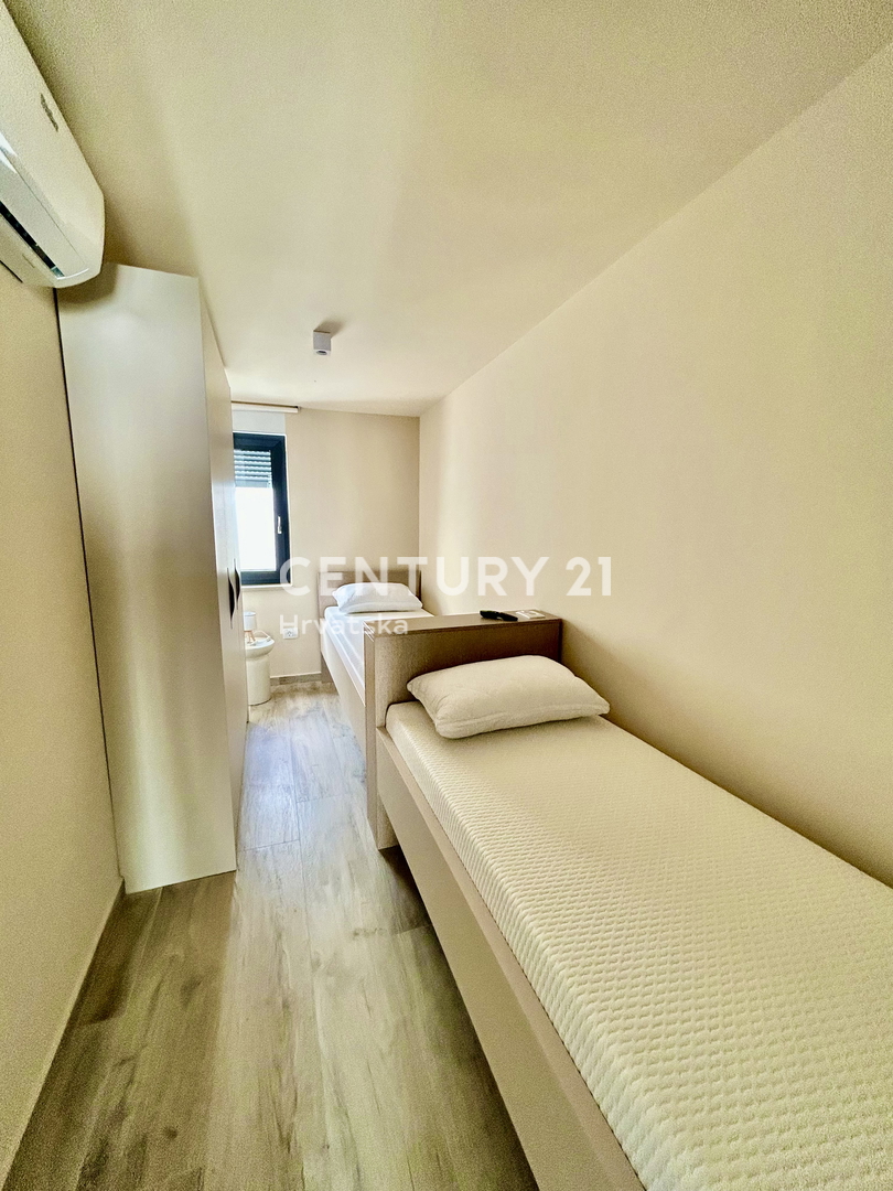 UMAG, DINTORNI, NUOVO APPARTAMENTO A SOLI 300 METRI DALLA SPIAGGIA E DAL MARE