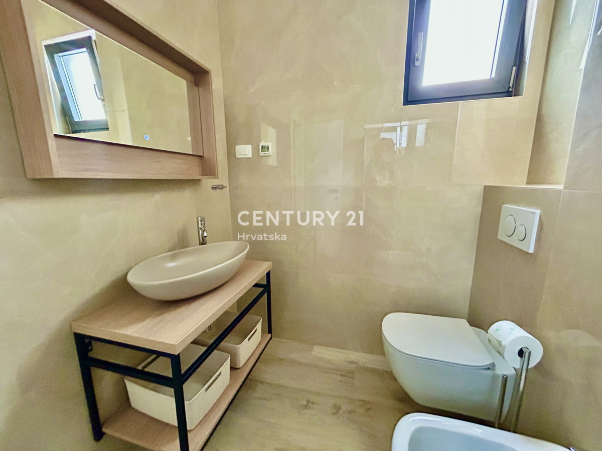 UMAG, DINTORNI, NUOVO APPARTAMENTO A SOLI 300 METRI DALLA SPIAGGIA E DAL MARE