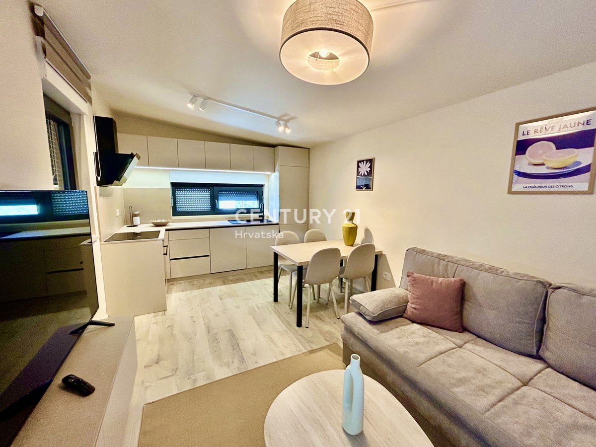 UMAG, DINTORNI, NUOVO APPARTAMENTO A SOLI 300 METRI DALLA SPIAGGIA E DAL MARE