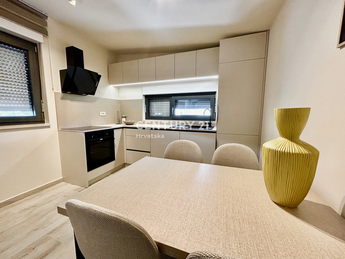 UMAG, DINTORNI, NUOVO APPARTAMENTO A SOLI 300 METRI DALLA SPIAGGIA E DAL MARE