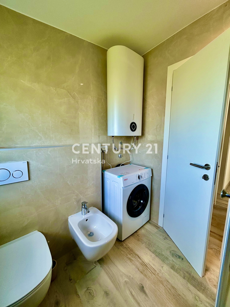 UMAG, DINTORNI, NUOVO APPARTAMENTO A SOLI 300 METRI DALLA SPIAGGIA E DAL MARE