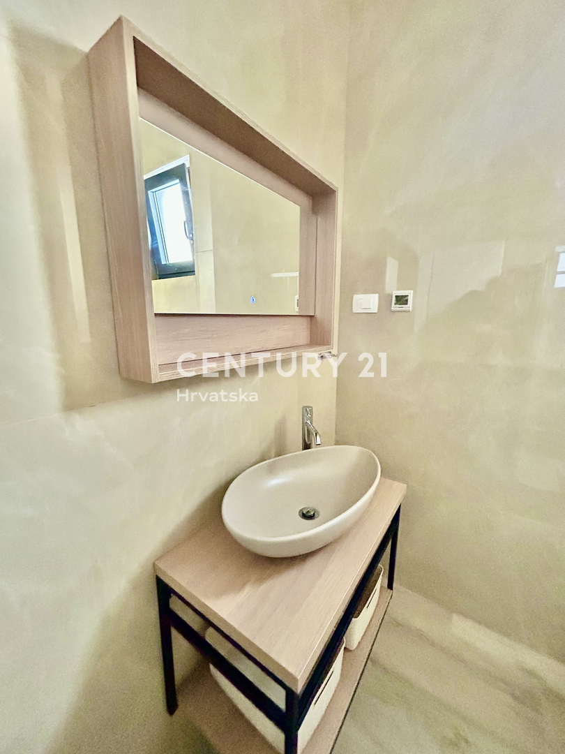 UMAG, DINTORNI, NUOVO APPARTAMENTO A SOLI 300 METRI DALLA SPIAGGIA E DAL MARE